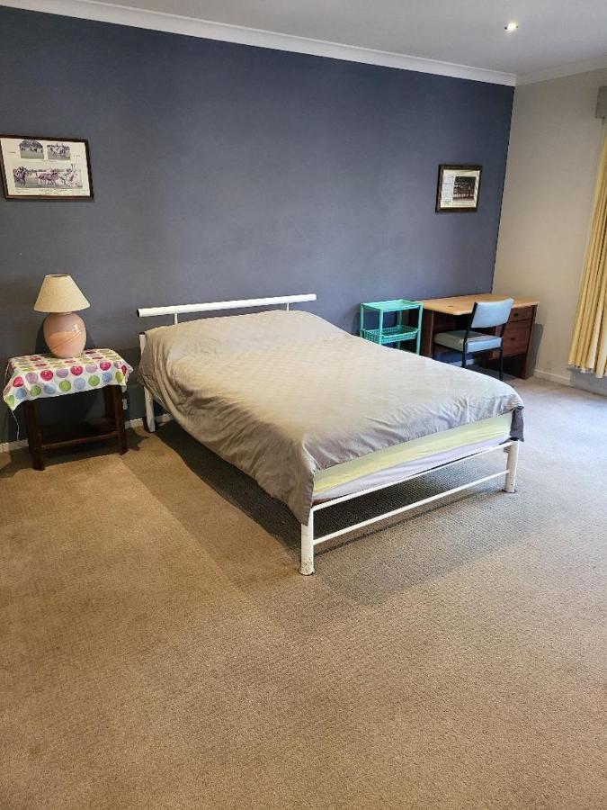 Lucky House Hotell Point Cook Eksteriør bilde